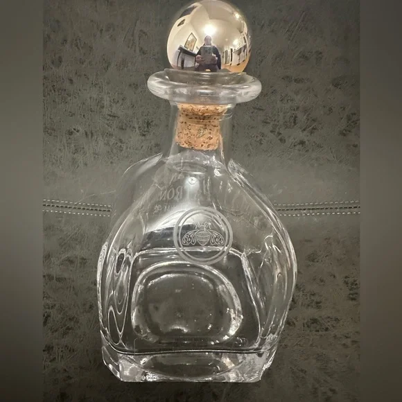 Gran Patron Platinum Glass Tequila Bottle With Silver Cork Stopper - Empty - Picture 2 of 5